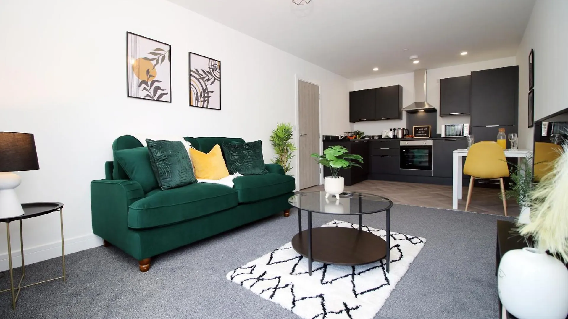 New Modern 1 Bedroom Apartments - Prime Location - By Ekliving Luxe Short Lets & Serviced Accommodation - Cardiff contacts